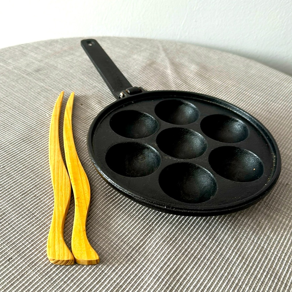 Vintage Cast Iron 7 Danish Pastry Biscuit Pan Egg Poacher Seasoned